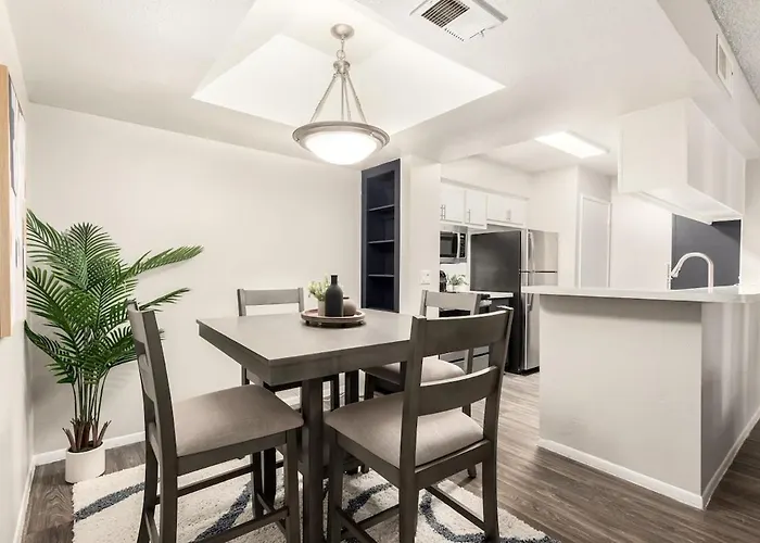 Modern, Comfy Near Asu & Phx Airport Apartment Tempe