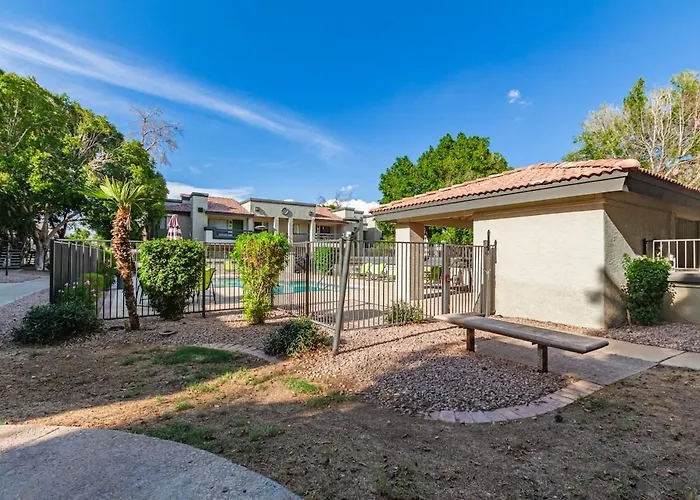 Modern, Comfy Near Asu & Phx Airport Apartment Tempe